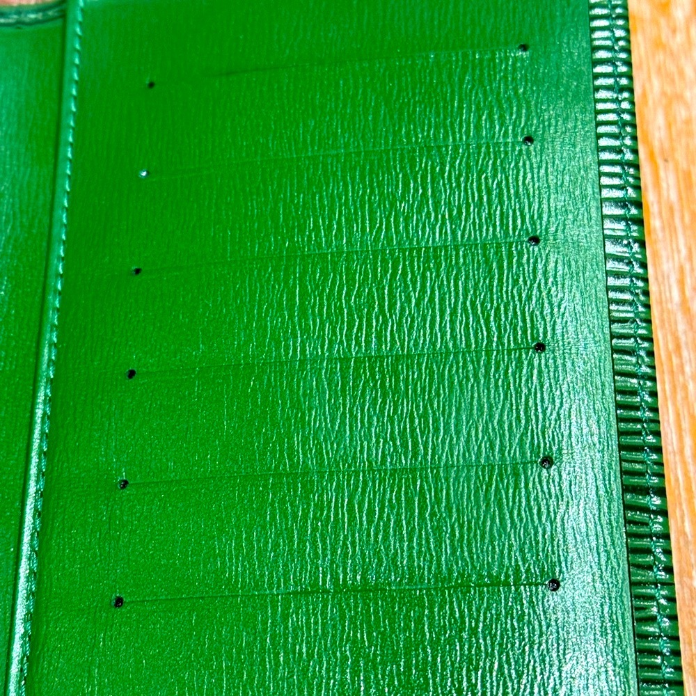 Authentic Louis Vuitton in leafy Green Epi Long Wallet. Like-new! - Picture 7 of 11